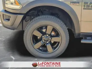 Ram 1500 Classic 2019 4x4 Warlock Cabina doble de 4 puertas 5.5 pies. Pickup