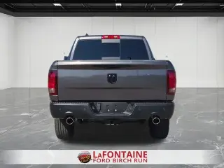 Ram 1500 Classic 2019 4x4 Warlock Cabina doble de 4 puertas 5.5 pies. Pickup