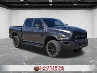 Ram 1500 Classic 2019 4x4 Warlock Cabina doble de 4 puertas 5.5 pies. Pickup