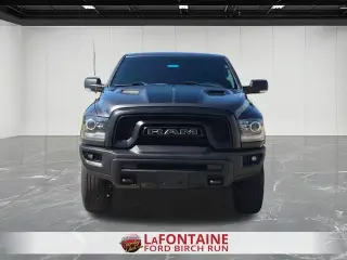 Ram 1500 Classic 2019 4x4 Warlock Cabina doble de 4 puertas 5.5 pies. Pickup