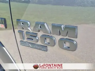 Ram 1500 Classic 2019 4x4 Warlock Cabina doble de 4 puertas 5.5 pies. Pickup