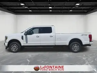 Ford F-250 Super Duty 2022 4x4 Lariat 4 puertas Cabina Crew 6.8 pies. Caja pickup