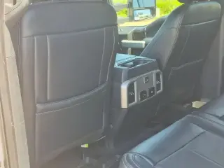 Ford F-250 Super Duty 2022 4x4 Lariat 4 puertas Cabina Crew 6.8 pies. Caja pickup