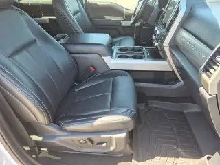 Ford F-250 Super Duty 2022 4x4 Lariat 4 puertas Cabina Crew 6.8 pies. Caja pickup