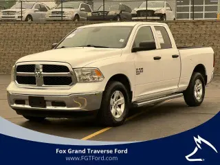 Ram 1500 Classic 2021 4x4 Tradesman Cabina Cuádruple 4 puertas 6.3 pies. Pickup de caja corta