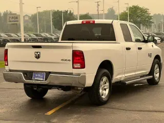 Ram 1500 Classic 2021 4x4 Tradesman Cabina Cuádruple 4 puertas 6.3 pies. Pickup de caja corta