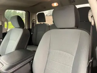 Ram 1500 Classic 2021 4x4 Tradesman Cabina Cuádruple 4 puertas 6.3 pies. Pickup de caja corta