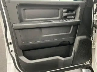 Ram 1500 Classic 2021 4x4 Tradesman Cabina Cuádruple 4 puertas 6.3 pies. Pickup de caja corta