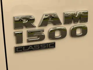 Ram 1500 Classic 2021 4x4 Tradesman Cabina Cuádruple 4 puertas 6.3 pies. Pickup de caja corta