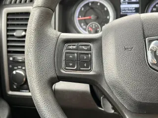 Ram 1500 Classic 2021 4x4 Tradesman Cabina Cuádruple 4 puertas 6.3 pies. Pickup de caja corta