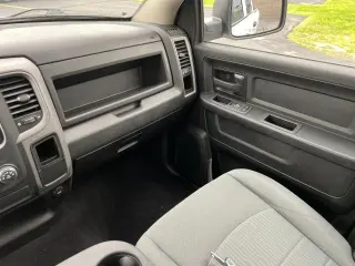 Ram 1500 Classic 2021 4x4 Tradesman Cabina Cuádruple 4 puertas 6.3 pies. Pickup de caja corta