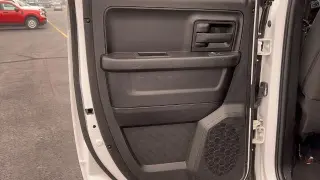Ram 1500 Classic 2021 4x4 Tradesman Cabina Cuádruple 4 puertas 6.3 pies. Pickup de caja corta
