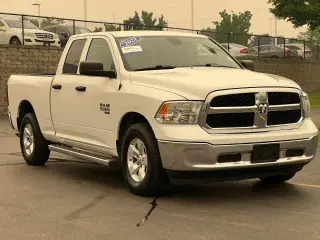 Ram 1500 Classic 2021 4x4 Tradesman Cabina Cuádruple 4 puertas 6.3 pies. Pickup de caja corta