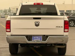 Ram 1500 Classic 2021 4x4 Tradesman Cabina Cuádruple 4 puertas 6.3 pies. Pickup de caja corta