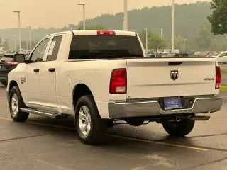 Ram 1500 Classic 2021 4x4 Tradesman Cabina Cuádruple 4 puertas 6.3 pies. Pickup de caja corta