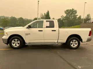 Ram 1500 Classic 2021 4x4 Tradesman Cabina Cuádruple 4 puertas 6.3 pies. Pickup de caja corta