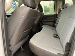 Ram 1500 Classic 2021 4x4 Tradesman Cabina Cuádruple 4 puertas 6.3 pies. Pickup de caja corta