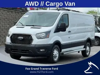 Ford Transit 2023 AWD 250 3 puertas SWB Techo Bajo Furgón de Carga
