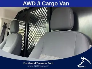 Ford Transit 2023 AWD 250 3 puertas SWB Techo Bajo Furgón de Carga