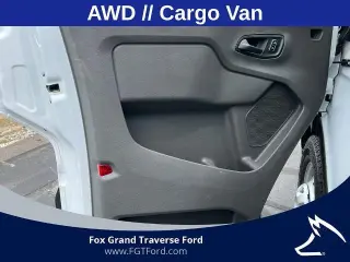 Ford Transit 2023 AWD 250 3 puertas SWB Techo Bajo Furgón de Carga