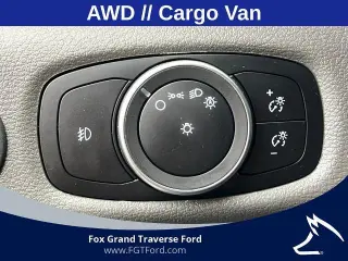 Ford Transit 2023 AWD 250 3 puertas SWB Techo Bajo Furgón de Carga