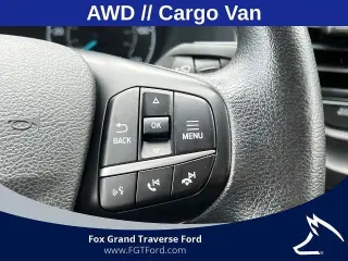 Ford Transit 2023 AWD 250 3 puertas SWB Techo Bajo Furgón de Carga