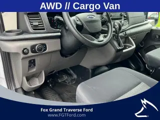Ford Transit 2023 AWD 250 3 puertas SWB Techo Bajo Furgón de Carga