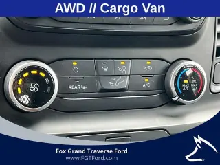 Ford Transit 2023 AWD 250 3 puertas SWB Techo Bajo Furgón de Carga