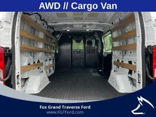 Ford Transit 2023 AWD 250 3 puertas SWB Techo Bajo Furgón de Carga