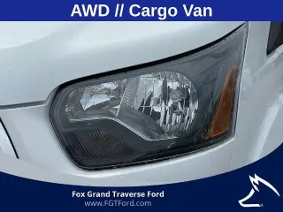 Ford Transit 2023 AWD 250 3 puertas SWB Techo Bajo Furgón de Carga