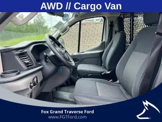 Ford Transit 2023 AWD 250 3 puertas SWB Techo Bajo Furgón de Carga
