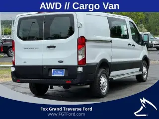 Ford Transit 2023 AWD 250 3 puertas SWB Techo Bajo Furgón de Carga