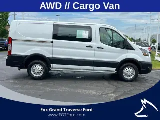 Ford Transit 2023 AWD 250 3 puertas SWB Techo Bajo Furgón de Carga