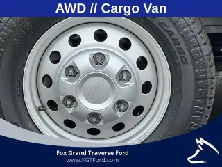Ford Transit 2023 AWD 250 3 puertas SWB Techo Bajo Furgón de Carga