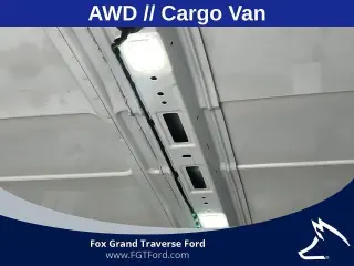 Ford Transit 2023 AWD 250 3 puertas SWB Techo Bajo Furgón de Carga