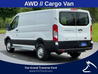 Ford Transit 2023 AWD 250 3 puertas SWB Techo Bajo Furgón de Carga