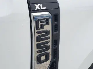Ford F-250 Super Duty 2024 4x4 XL Cabina Doble 4 puertas 6.8 pies. Pickup