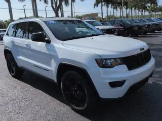 Jeep Grand Cherokee 2019 4x4 Laredo 4 puertas SUV