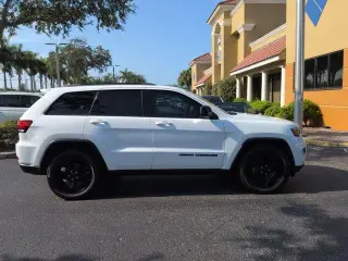 Jeep Grand Cherokee 2019 4x4 Laredo 4 puertas SUV