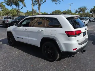 Jeep Grand Cherokee 2019 4x4 Laredo 4 puertas SUV