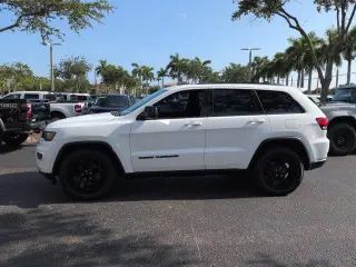 Jeep Grand Cherokee 2019 4x4 Laredo 4 puertas SUV