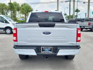 Ford F-150 2022 4x2 XL 4 puertas SuperCrew 5.5 pies SB