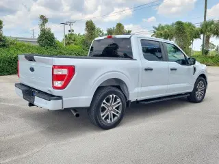 Ford F-150 2022 4x2 XL 4 puertas SuperCrew 5.5 pies SB