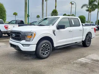 Ford F-150 2023 4x4 XLT 4 puertas SuperCrew 5.5 pies. SB