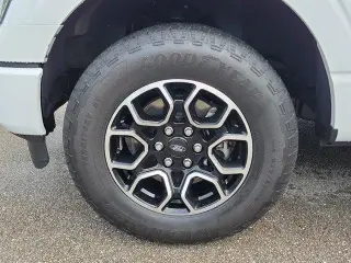 Ford F-150 2023 4x4 XLT 4 puertas SuperCrew 5.5 pies. SB