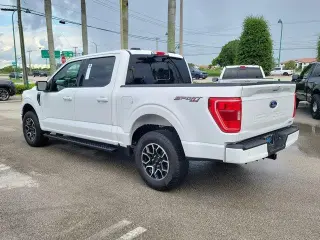 Ford F-150 2023 4x4 XLT 4 puertas SuperCrew 5.5 pies. SB
