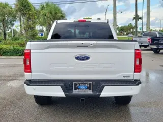 Ford F-150 2023 4x4 XLT 4 puertas SuperCrew 5.5 pies. SB