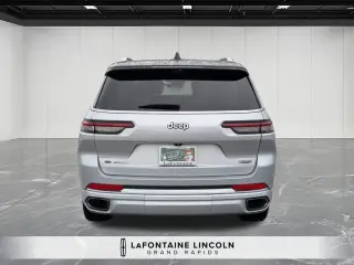 Jeep Grand Cherokee L 2023 4x4 Summit 4 puertas SUV