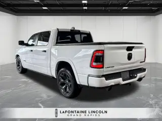 Ram 1500 2023 4x4 Limited 4 puertas Cabina Crew 5.6 pies. Pickup SB