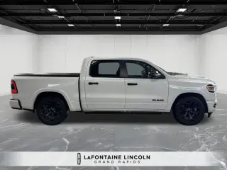 Ram 1500 2023 4x4 Limited 4 puertas Cabina Crew 5.6 pies. Pickup SB